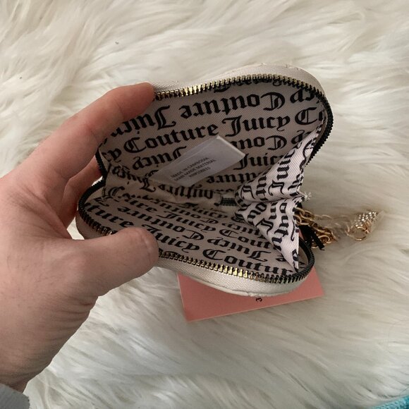 JUICY COUTURE Not Your Babe Heart Zip Around Wristlet in Angel White/Gold - Picture 4 of 4